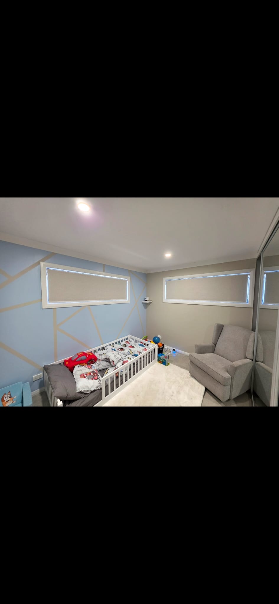 Blockout roller blind closed